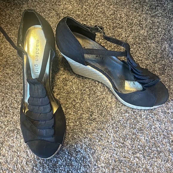 Steve Madden Ruffle Wedge Heels - Picture 3 of 5